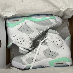 Nike Wmns Air Jordan 6 Retro